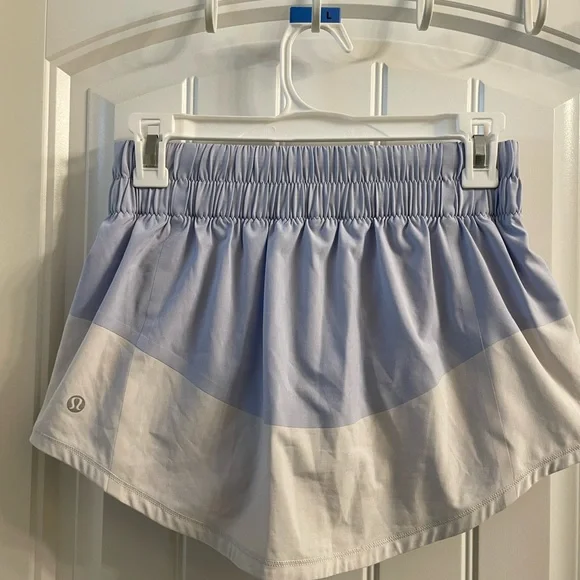 Gorgeous lululemon skort - Picture 1 of 2